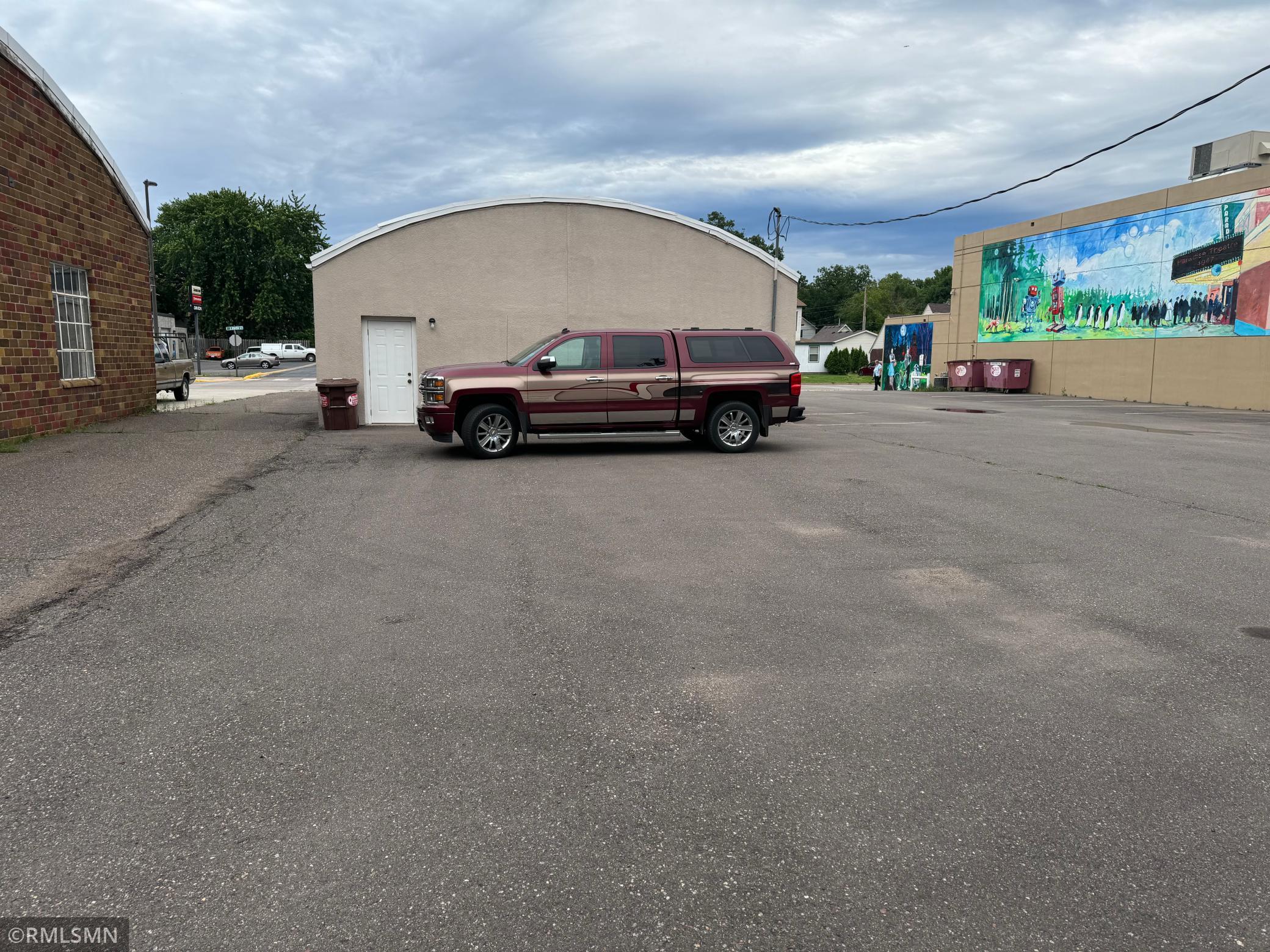 7 parking spots in back
