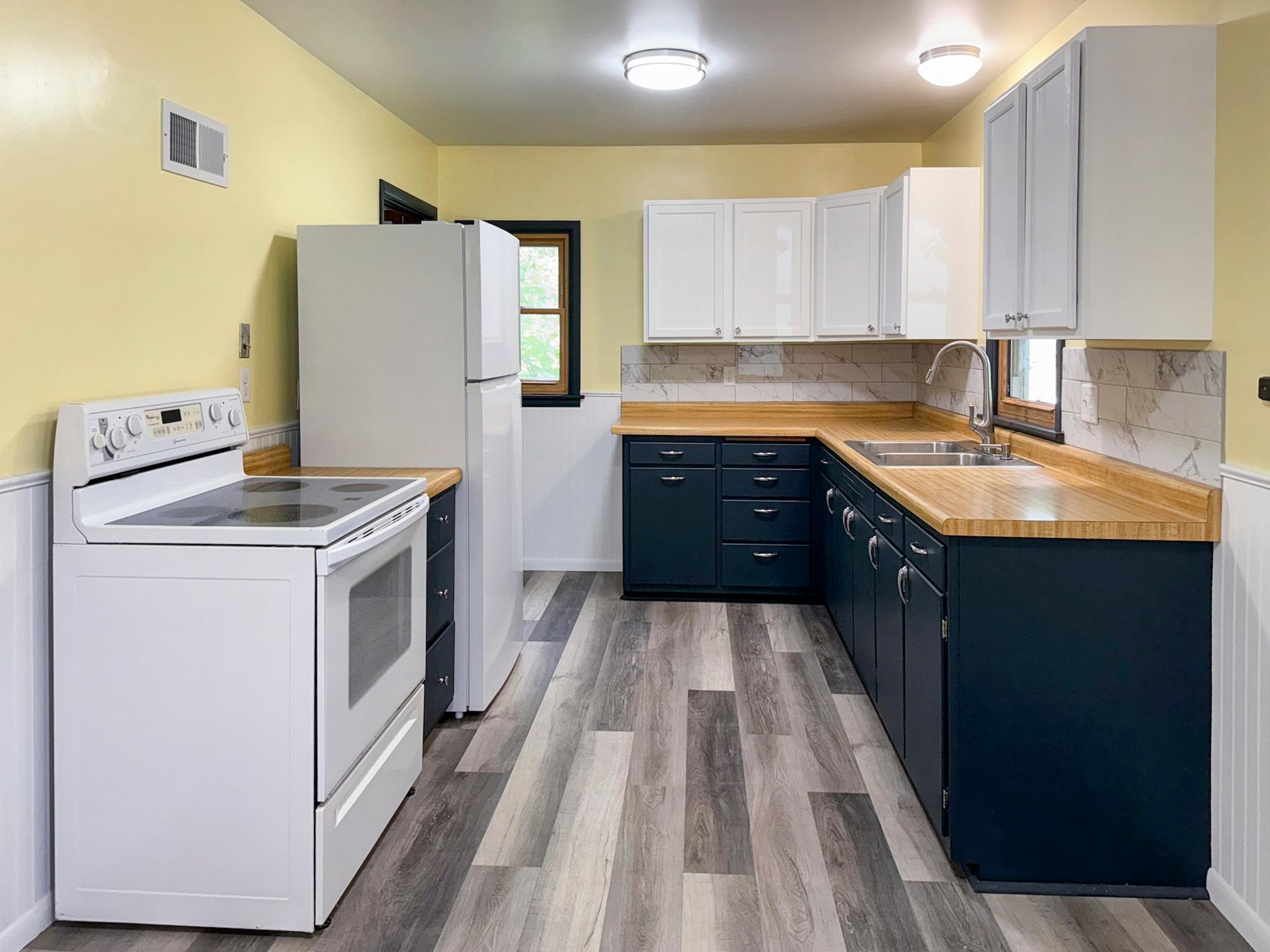 Kitchen 2.jpg