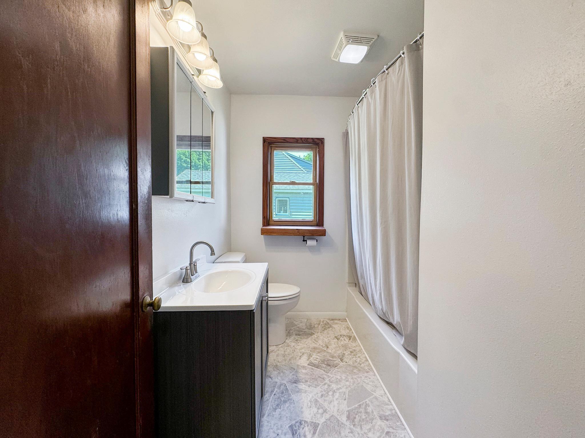Bathroom main floor 2.jpg