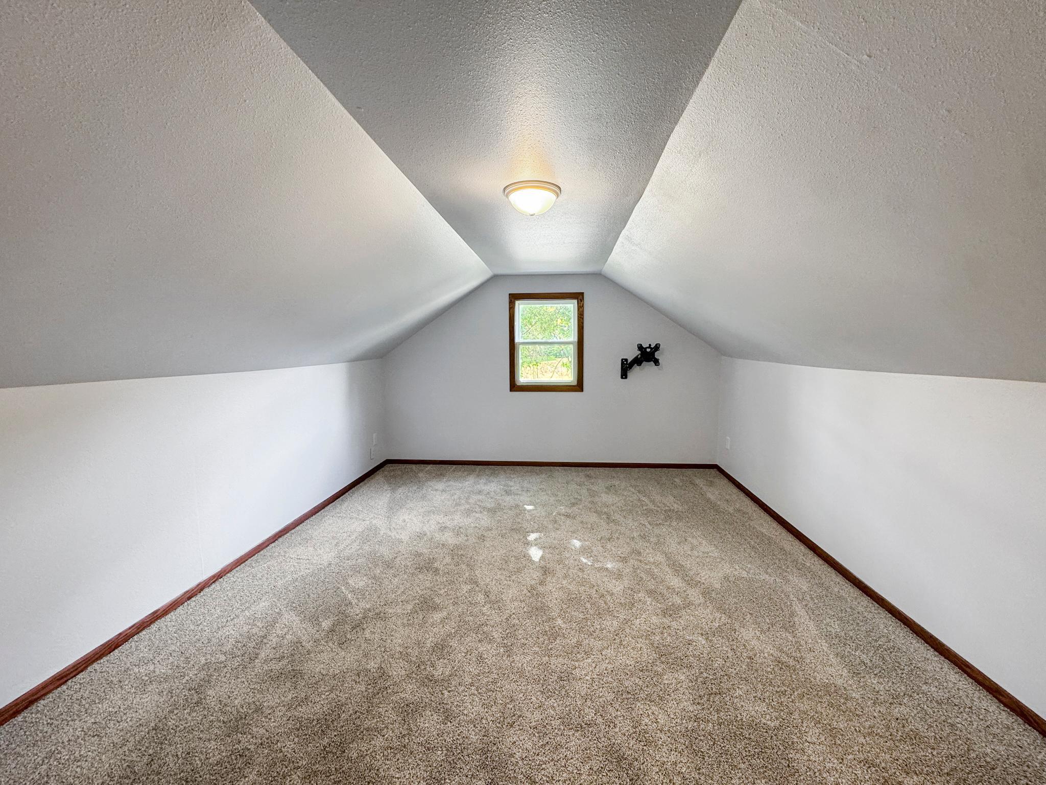 Upstairs bedroom 2.jpg