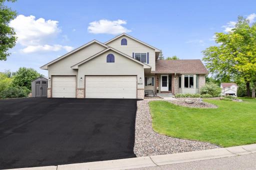 8510 Woodland Curve, Saint Bonifacius, MN 55375