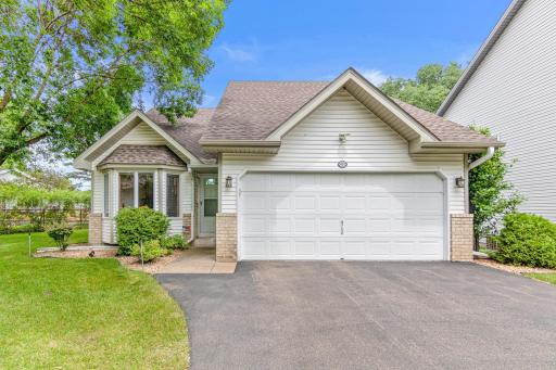 Private, detached town home in sought after Shoreview location and award winning MV school district.