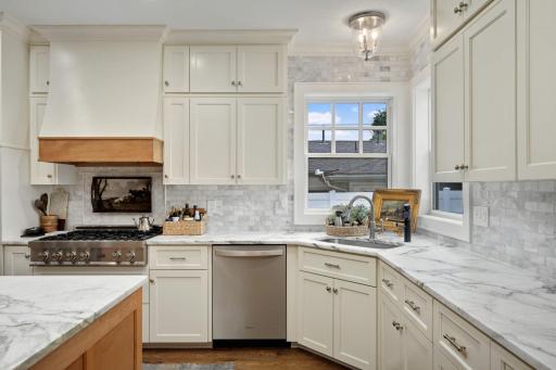 231 2nd Street, Excelsior, MN 55331