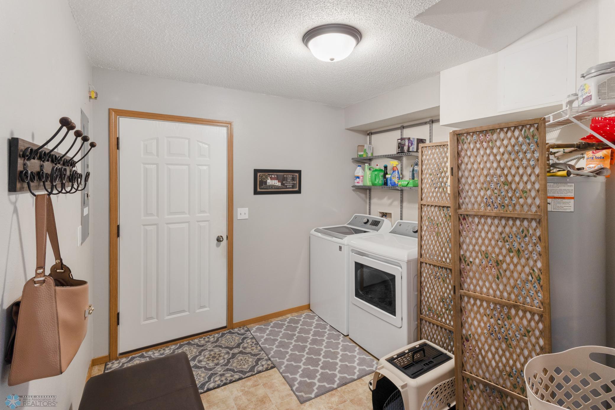 Entryway/Laundry