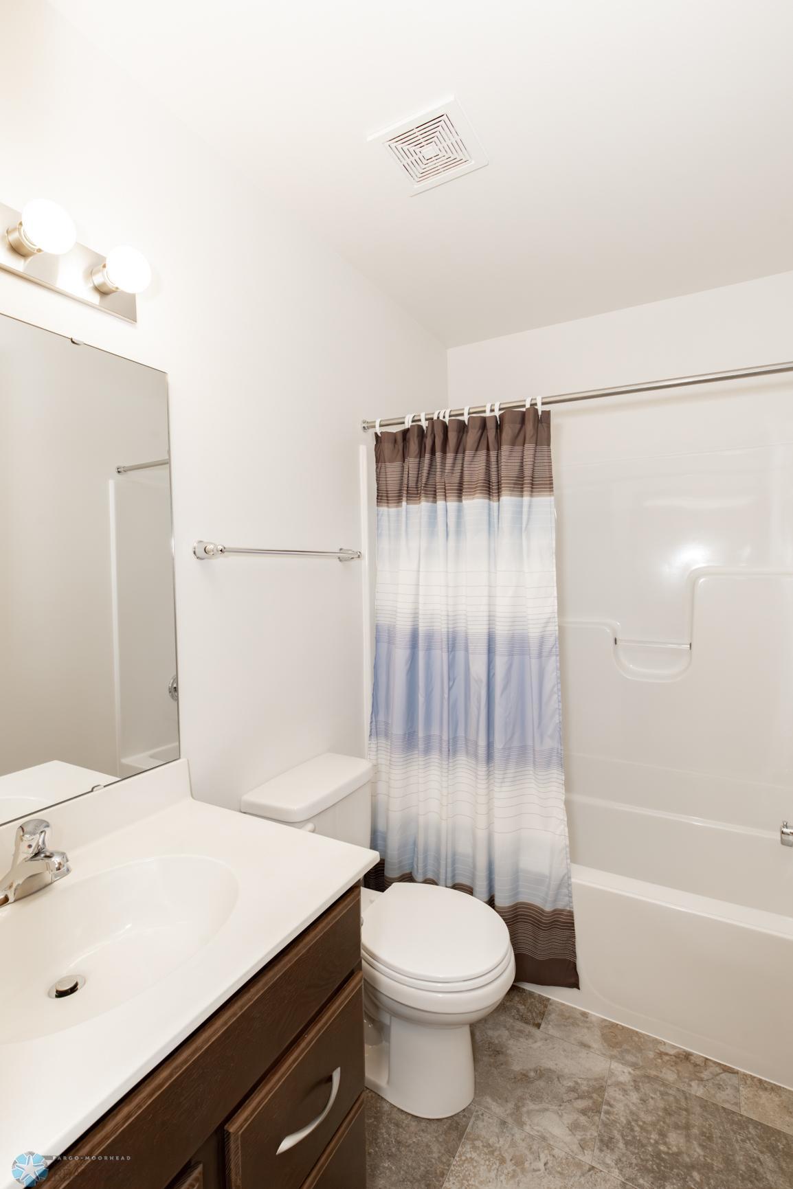 Bathroom 2 - Full