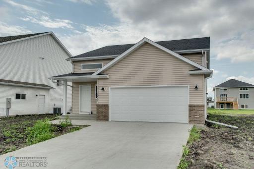 3843 19th Street S, Moorhead, MN 56560