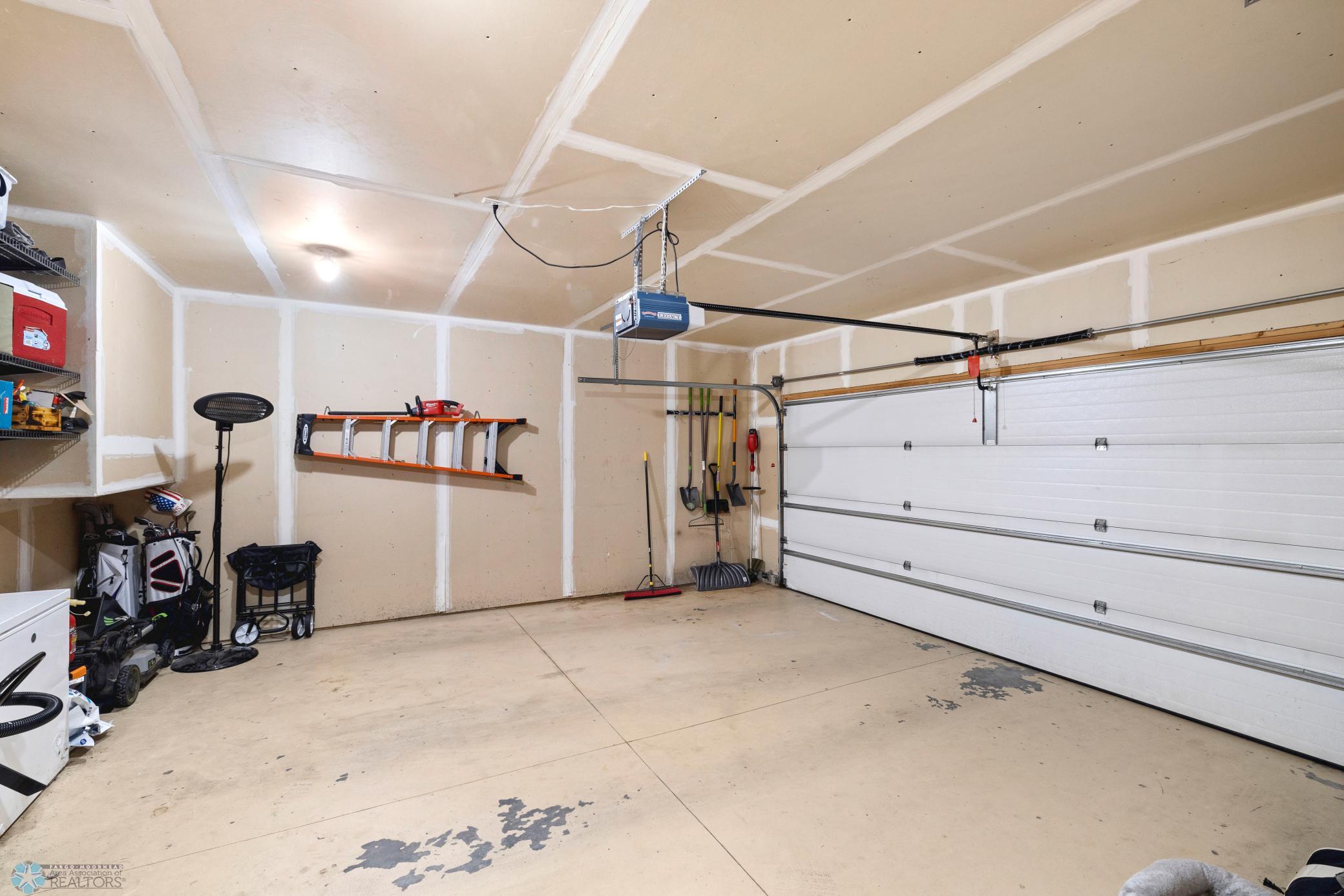Amdak__1394 Westport Beach Way West Fargo ND_INTERIOR_0025.jpg