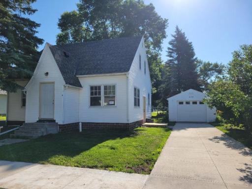 335 N Broadway, Wells, MN 56097