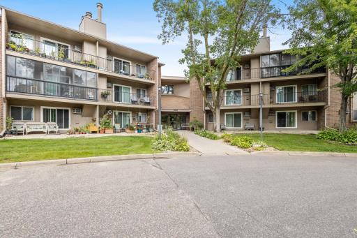 3850 Plymouth Boulevard, 220, Minneapolis, MN 55446