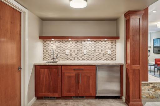 332 Mississippi River Boulevard S, Saint Paul, MN 55105