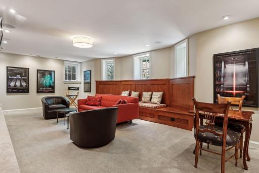 332 Mississippi River Boulevard S, Saint Paul, MN 55105