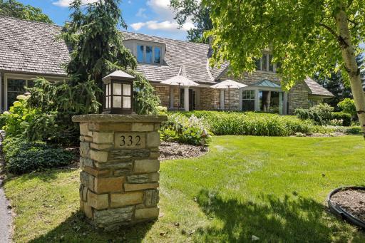 332 Mississippi River Boulevard S, Saint Paul, MN 55105