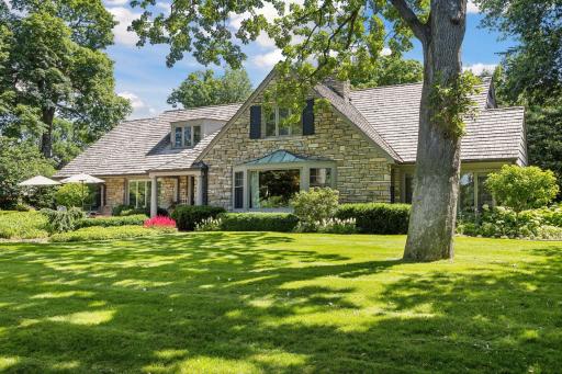 332 Mississippi River Boulevard S, Saint Paul, MN 55105