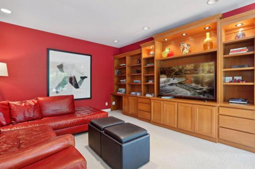 332 Mississippi River Boulevard S, Saint Paul, MN 55105
