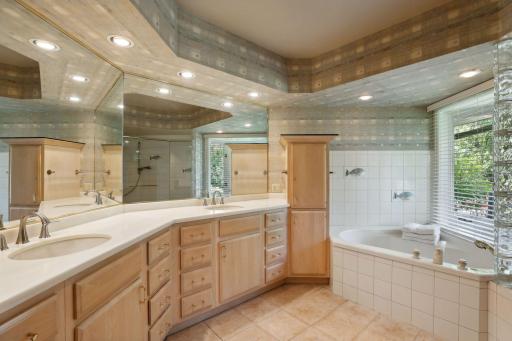 332 Mississippi River Boulevard S, Saint Paul, MN 55105