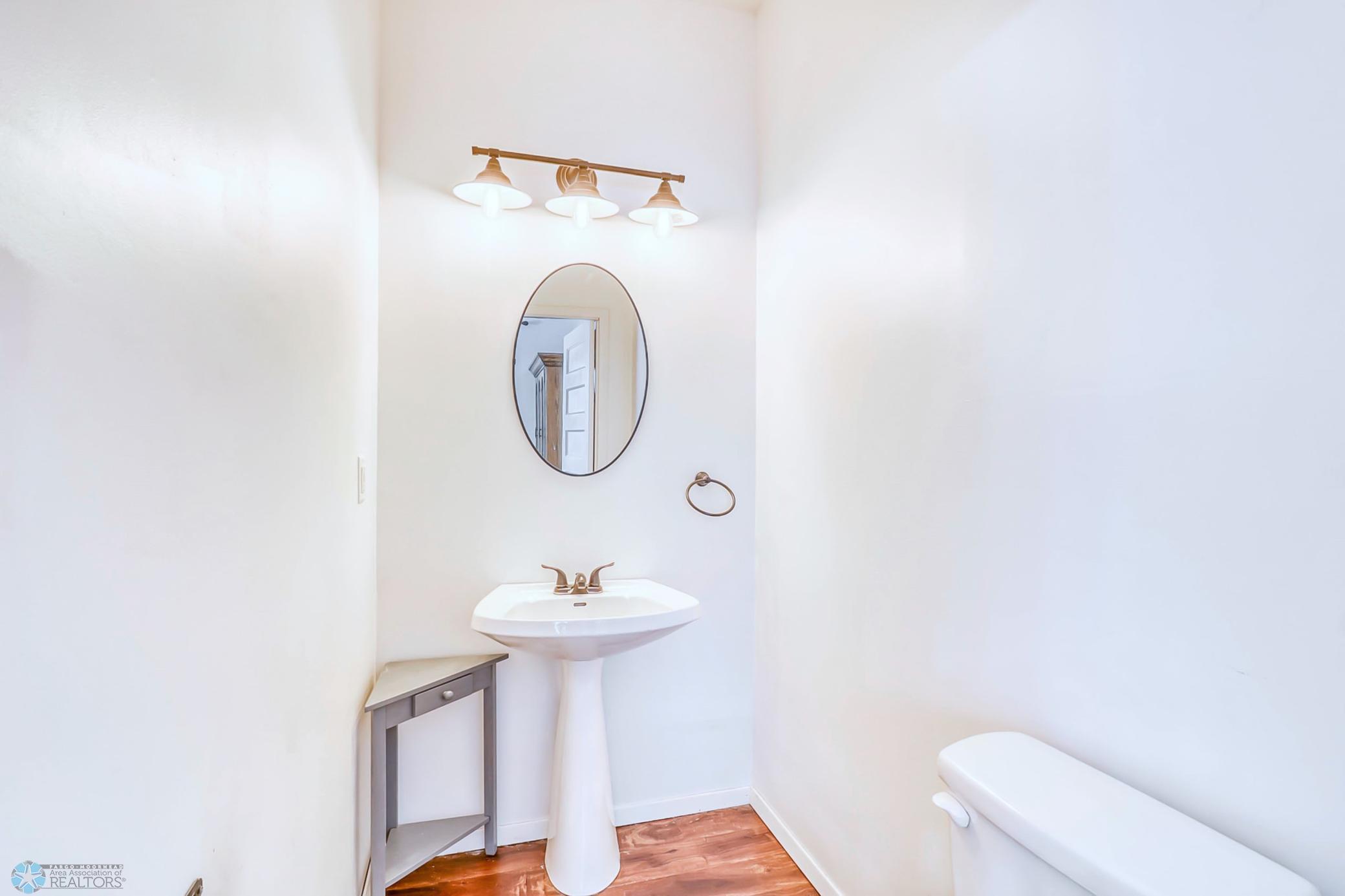 Half-bath-3264.jpg