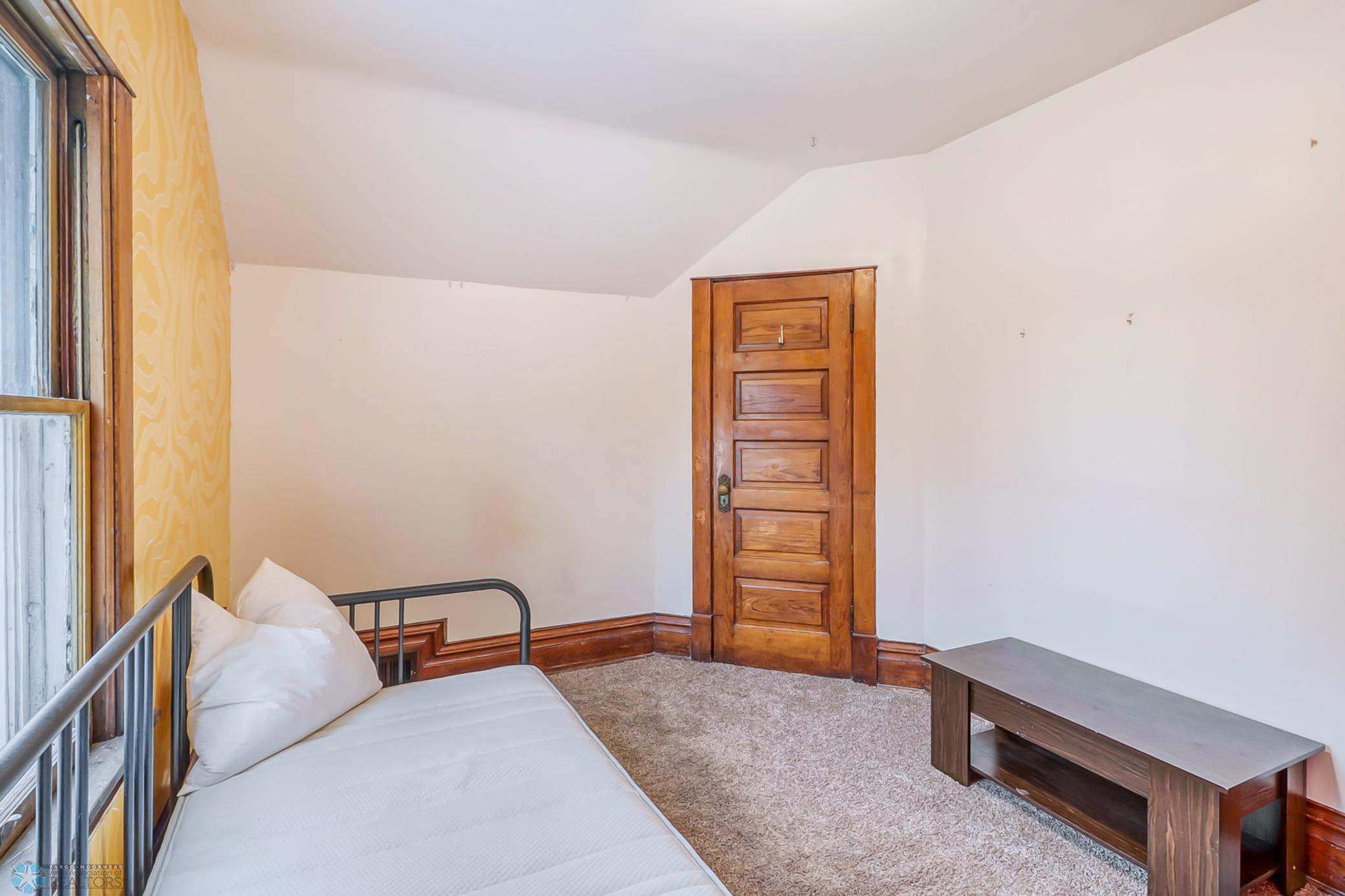 Upstairs Bedroom2_1-3264.jpg