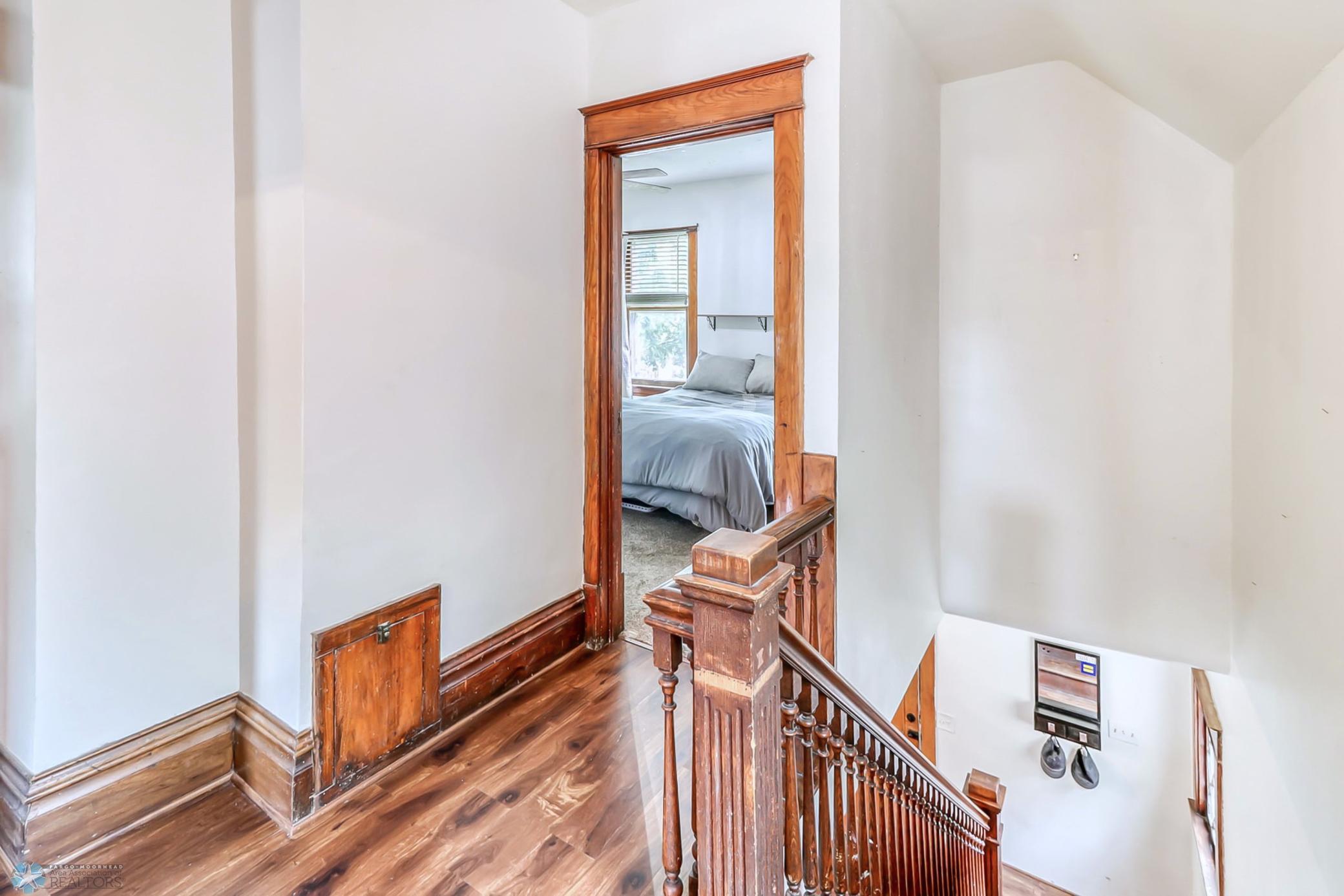 Upstairs1_1-3264.jpg