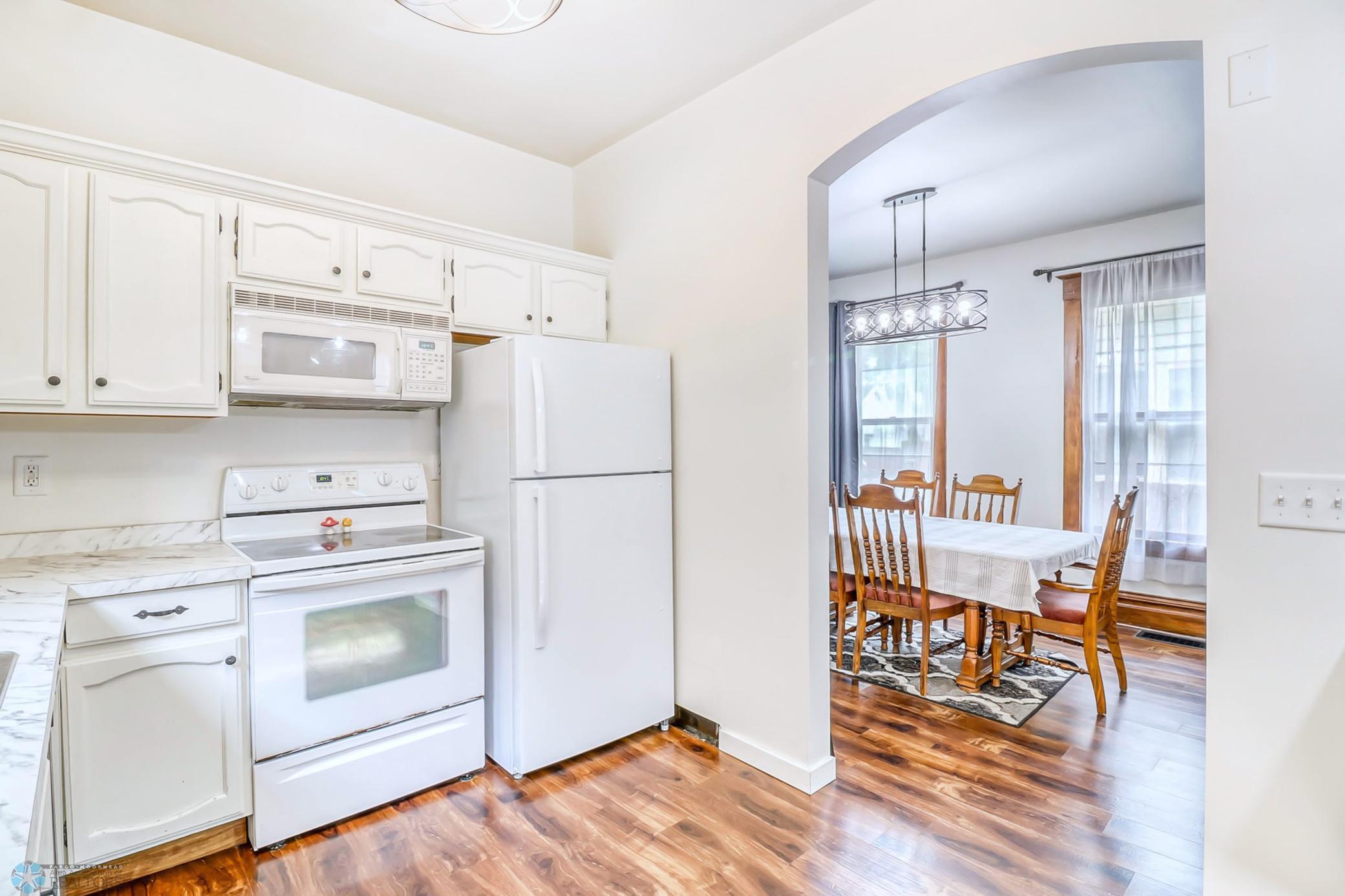 Kitchen1_4-3264.jpg