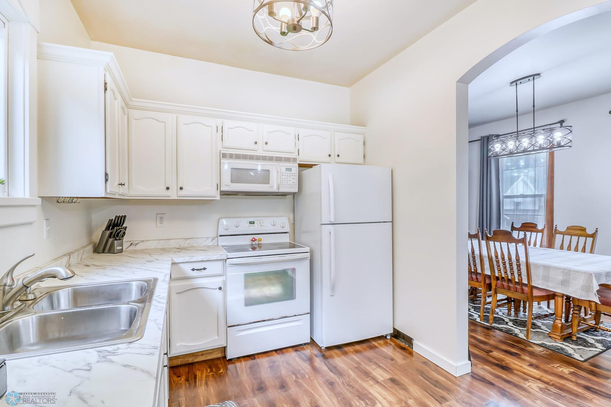 Kitchen1_2-3264.jpg