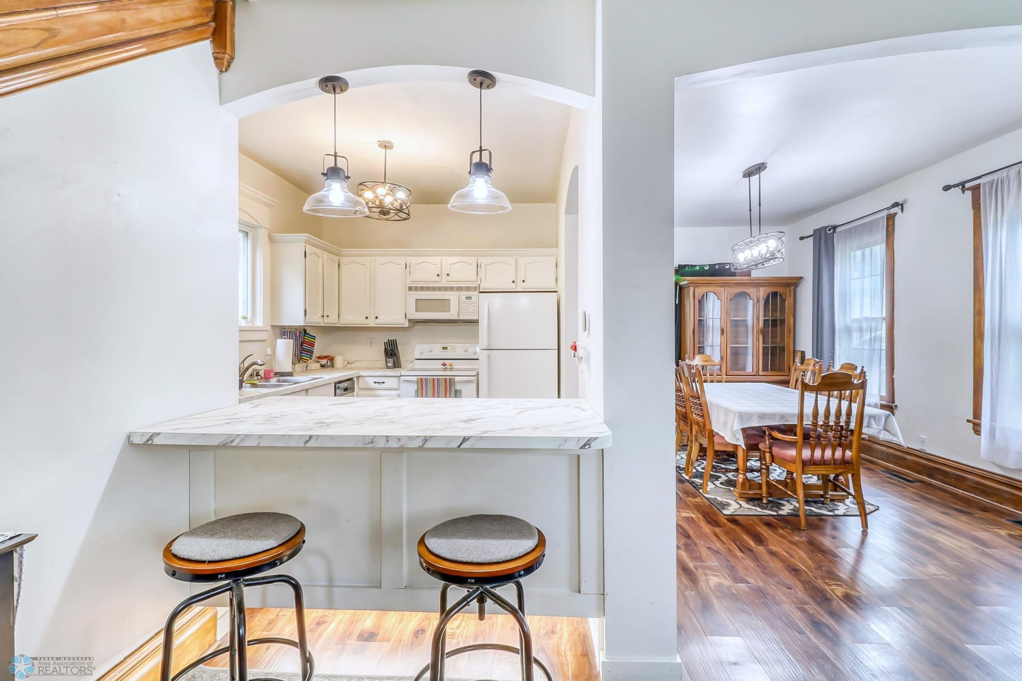 Kitchen1_6-3264.jpg