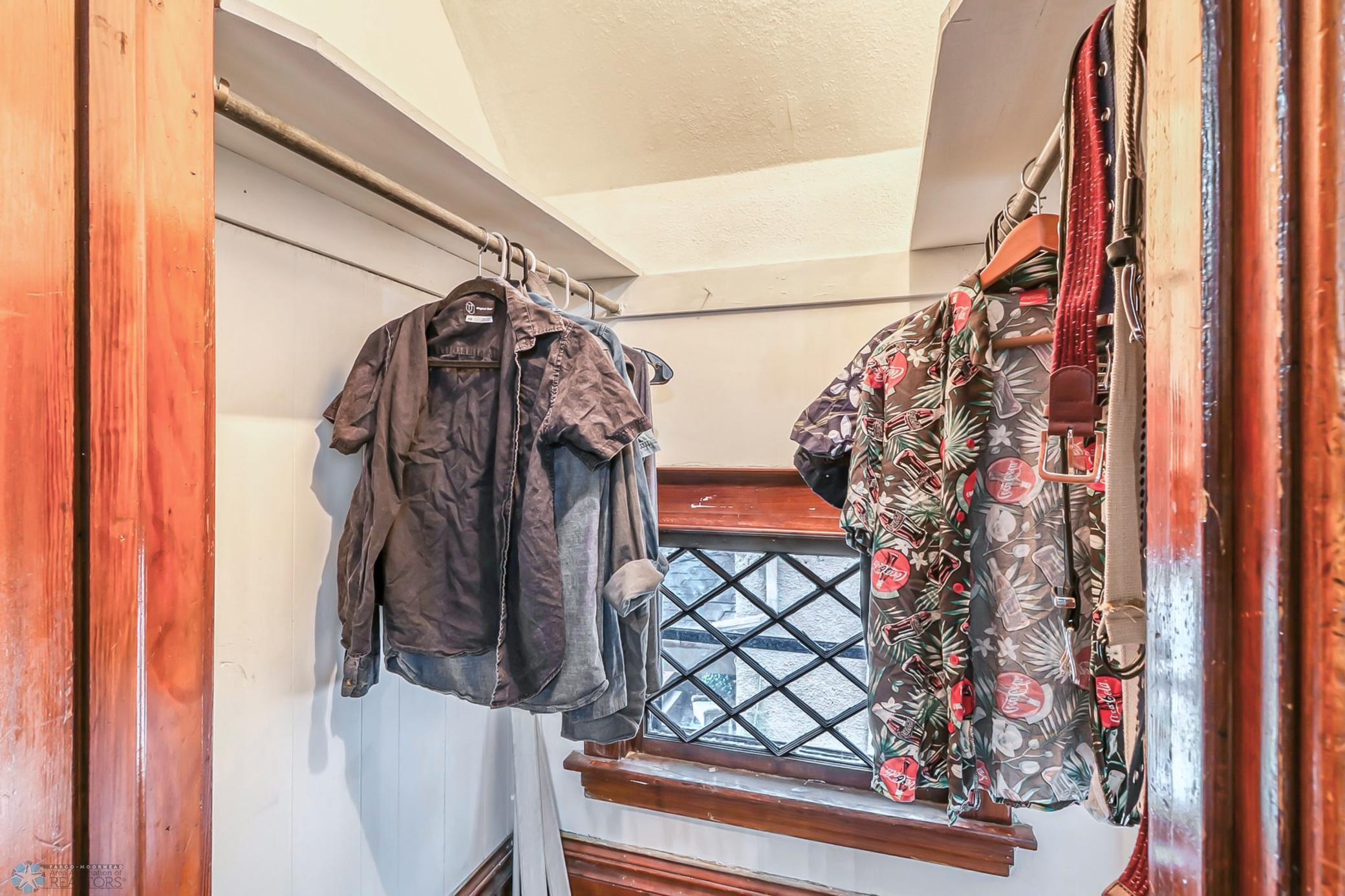 Upstairs Bedroom_closet-3264.jpg