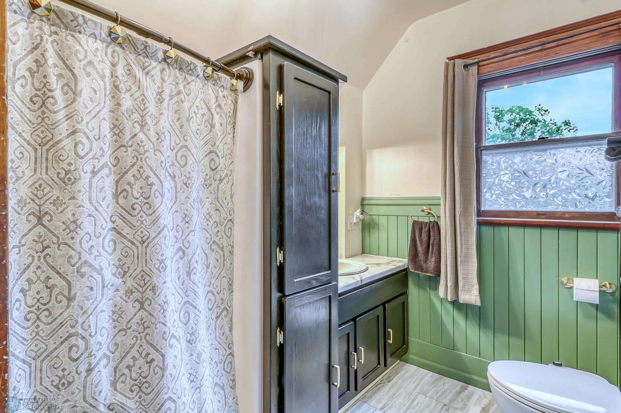 Upstairs Bathroom1_1-3264.jpg