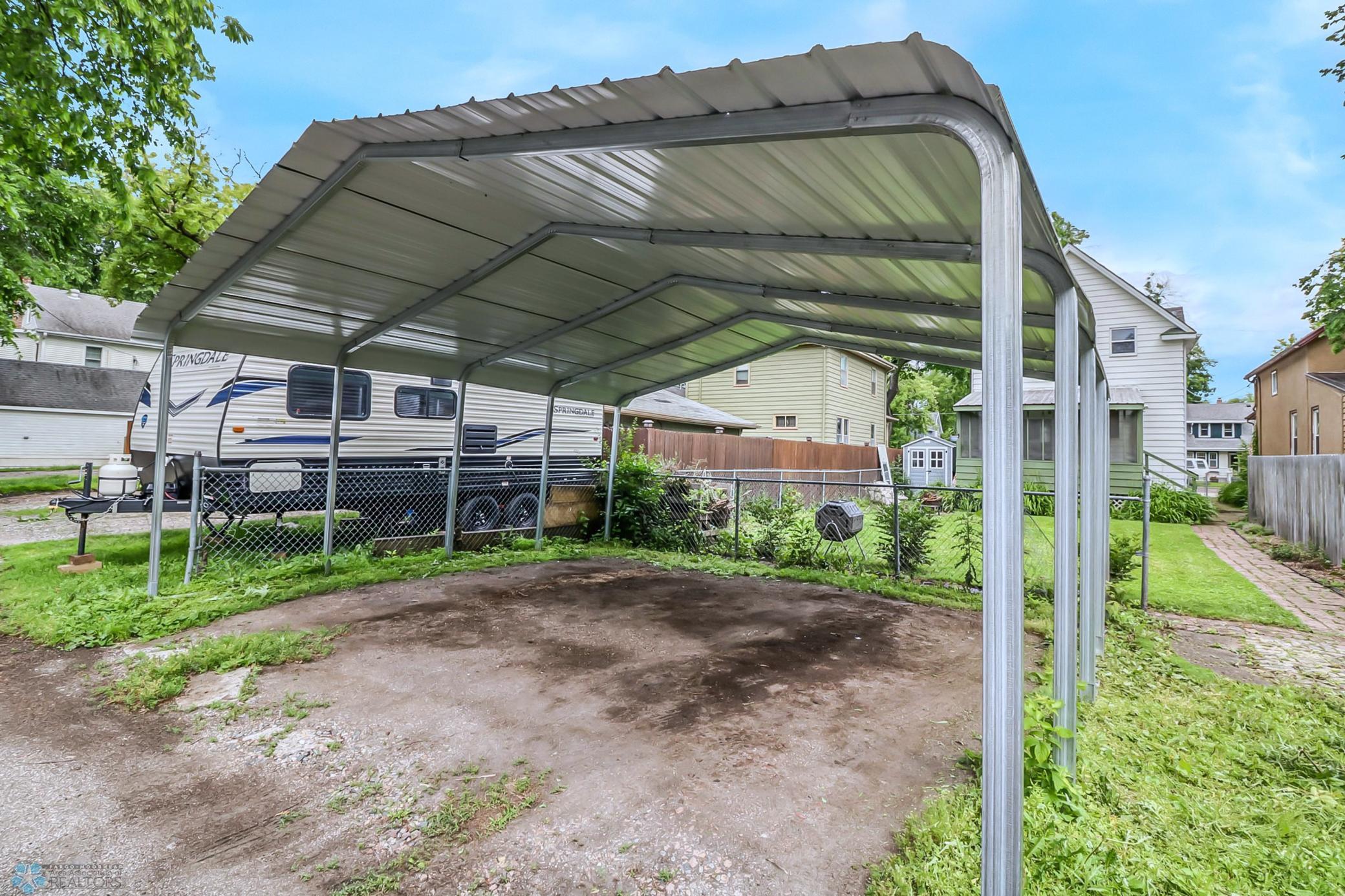 Backyard_parking1_1-3264.jpg