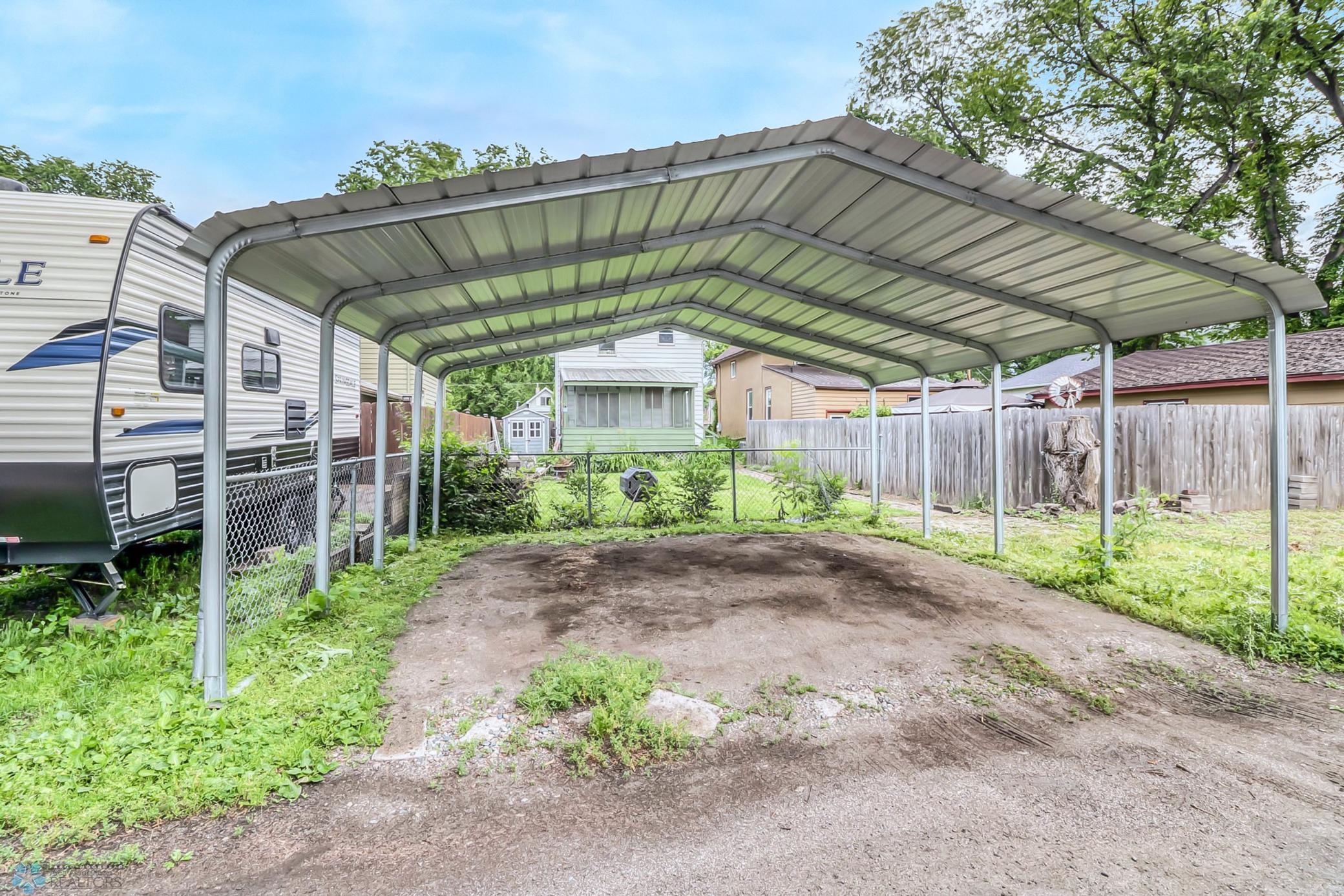 Backyard_parking1_2-3264.jpg