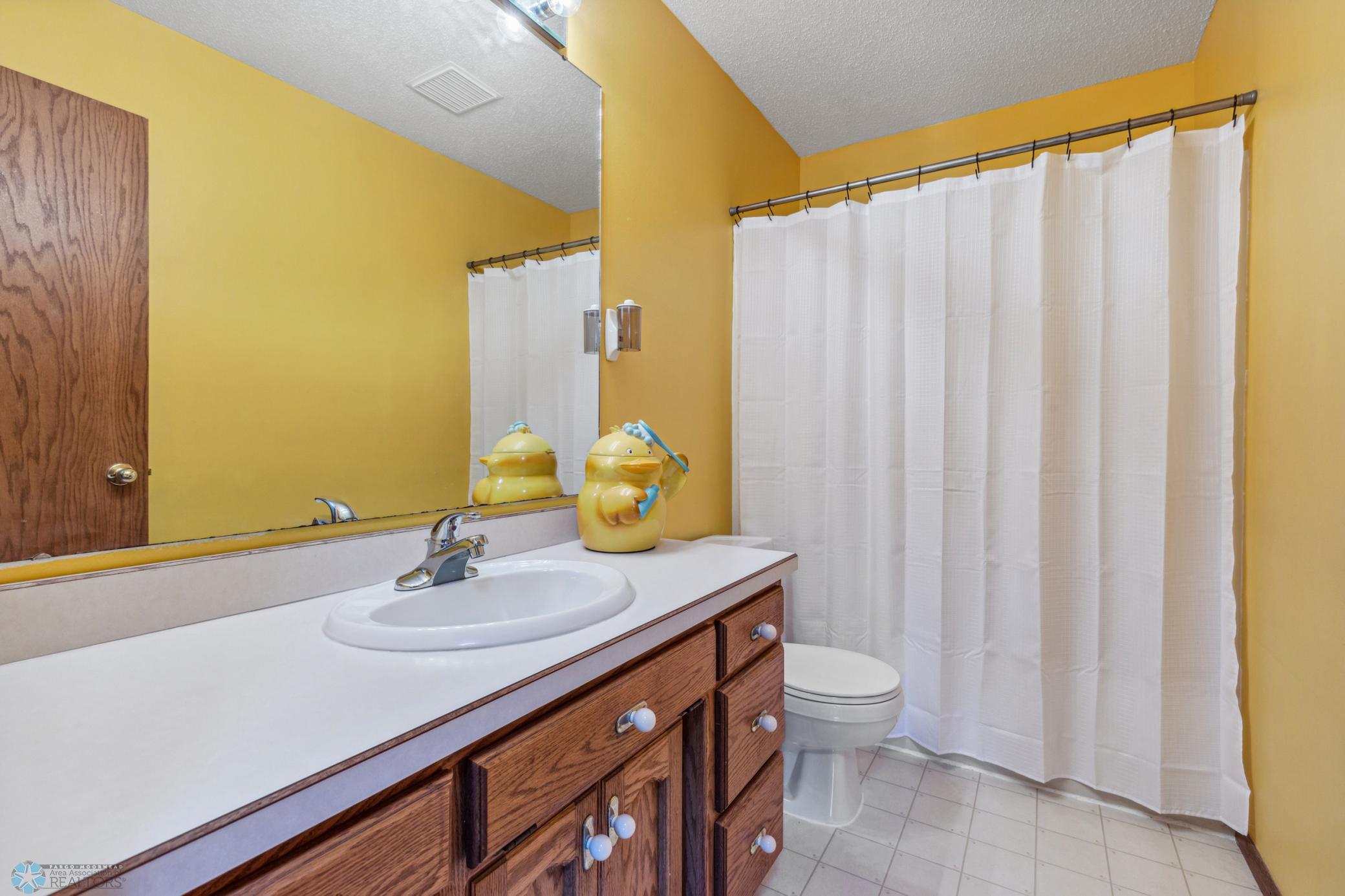 Bathroom - Upper Level Full Bath