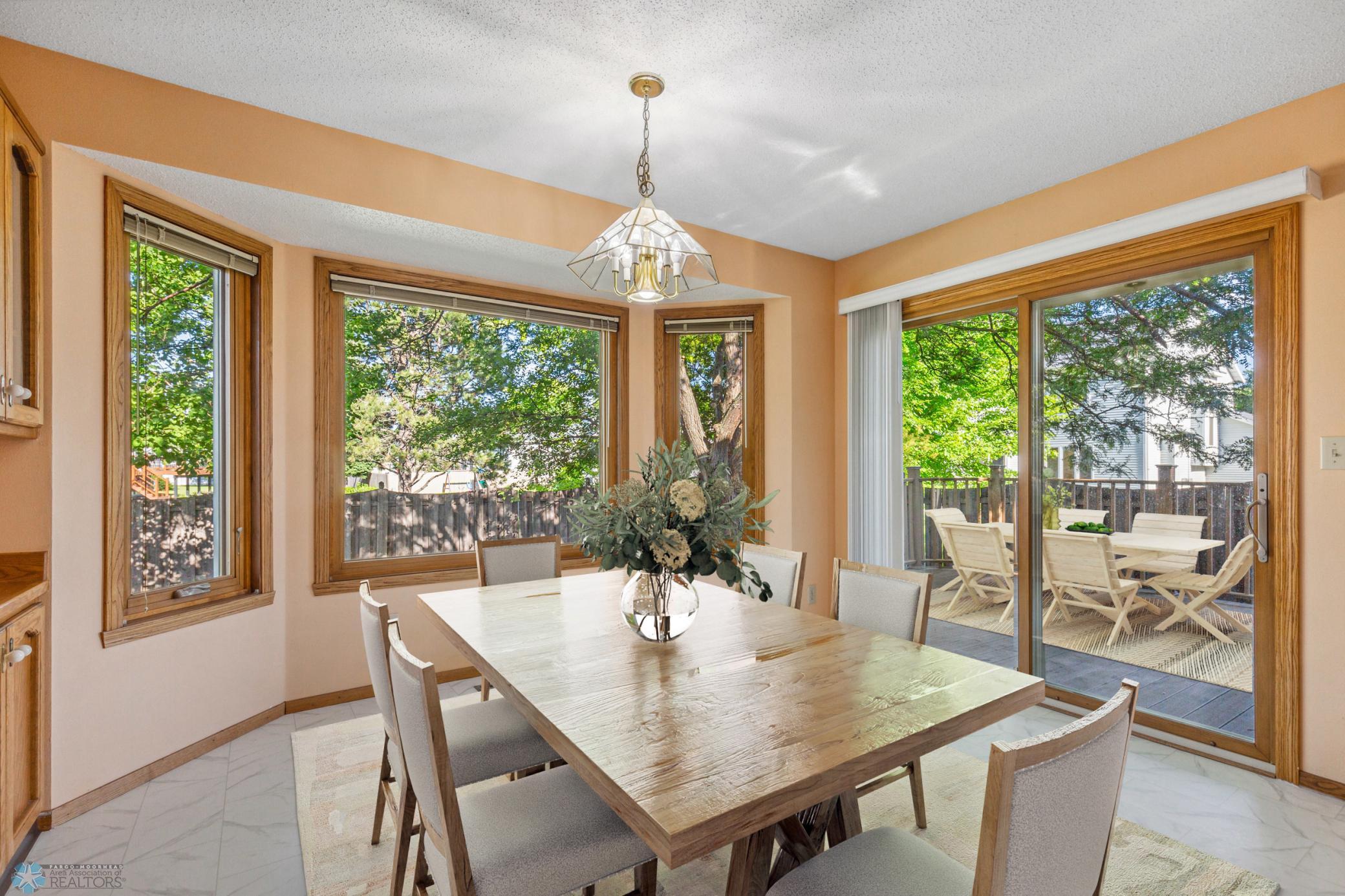 Virtually Staged Eat-In Kitchen