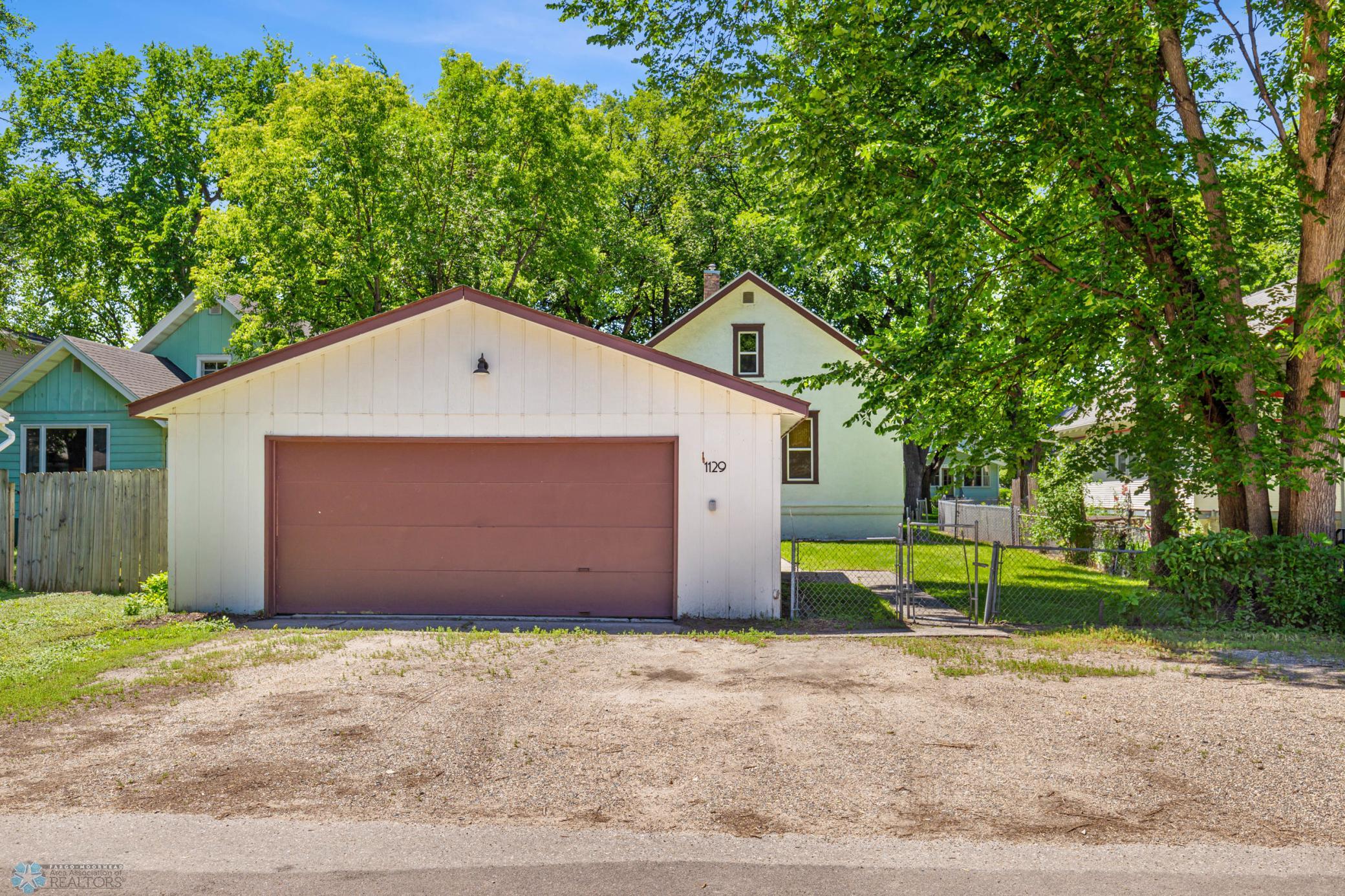 Double garage w/alley access