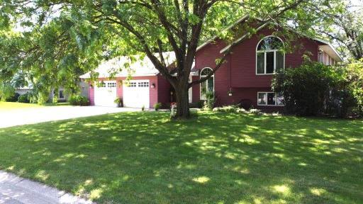 404 Evergreen Drive E, Cannon Falls, MN 55009