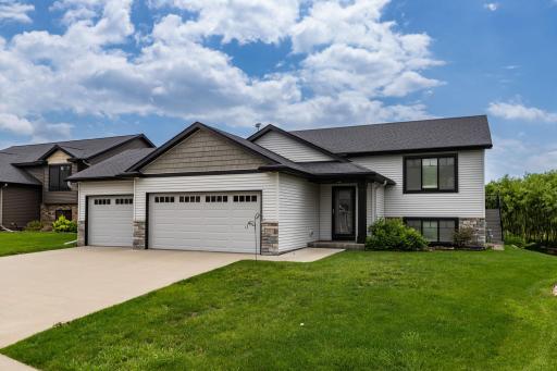 3452 Bridgeview Drive SE, Rochester, MN 55904