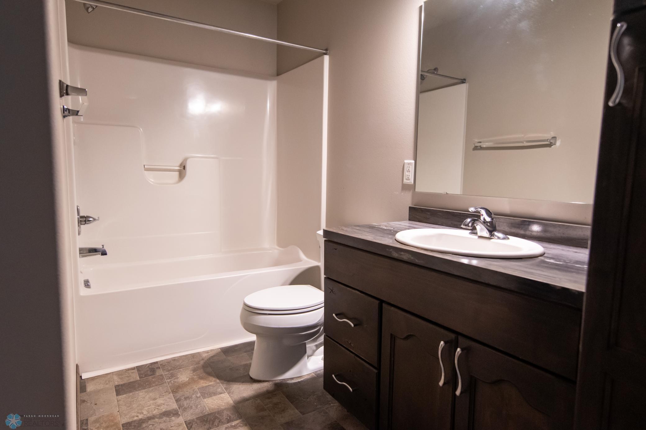 5988 59th St S, Fargo 12.jpg
