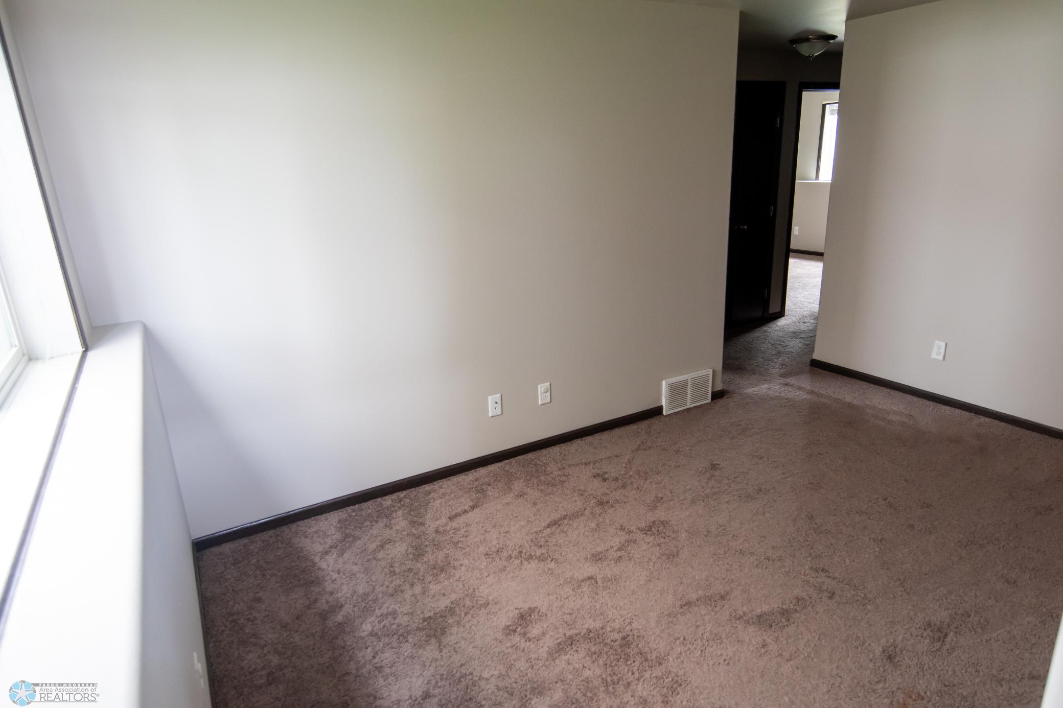 5988 59th St S, Fargo 13.jpg