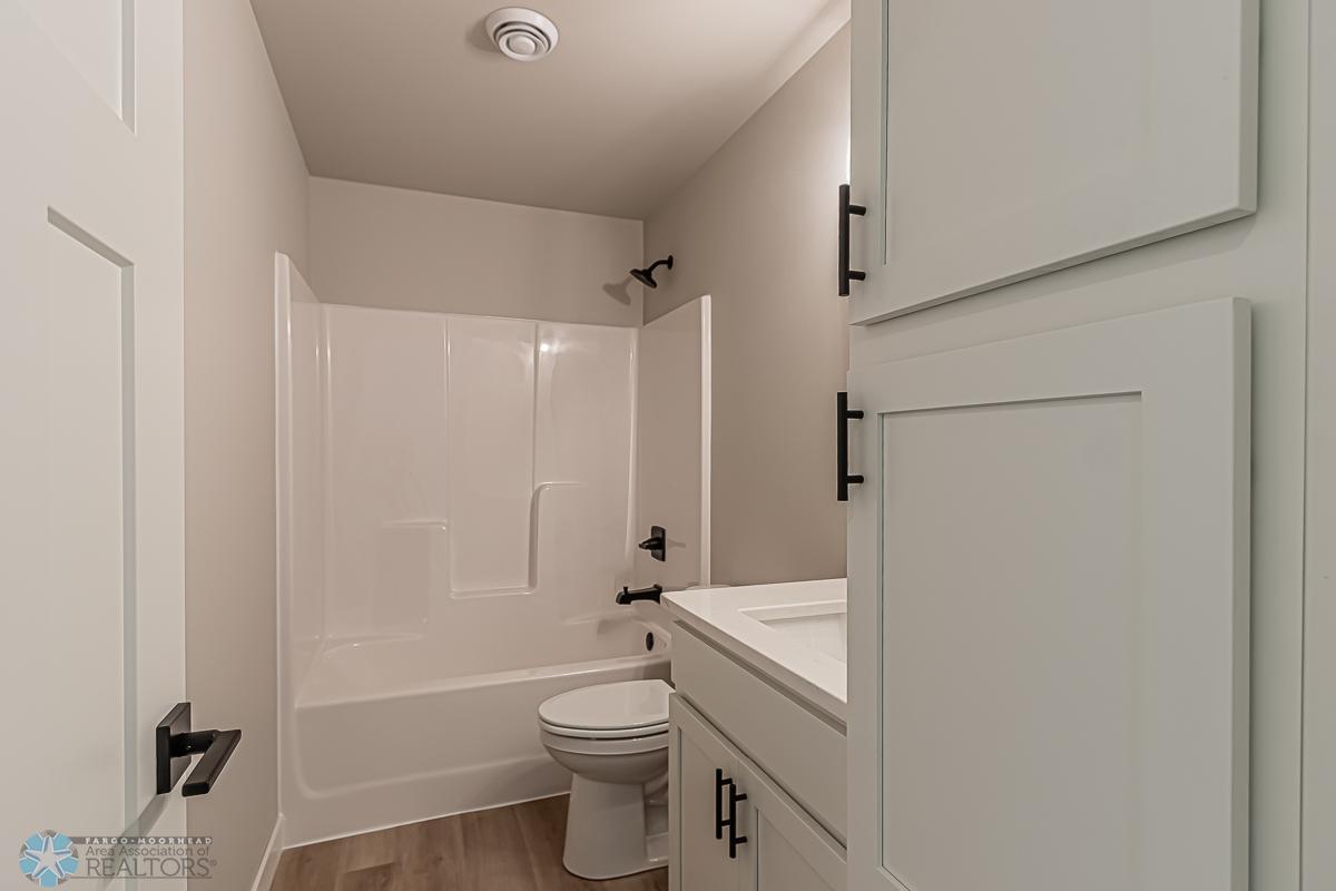 1294 Marlys Dr, West Fargo, ND 58078-27.jpg