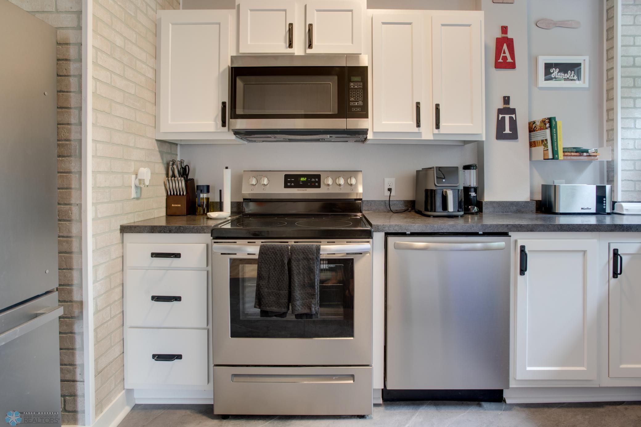 1004 Kitchen