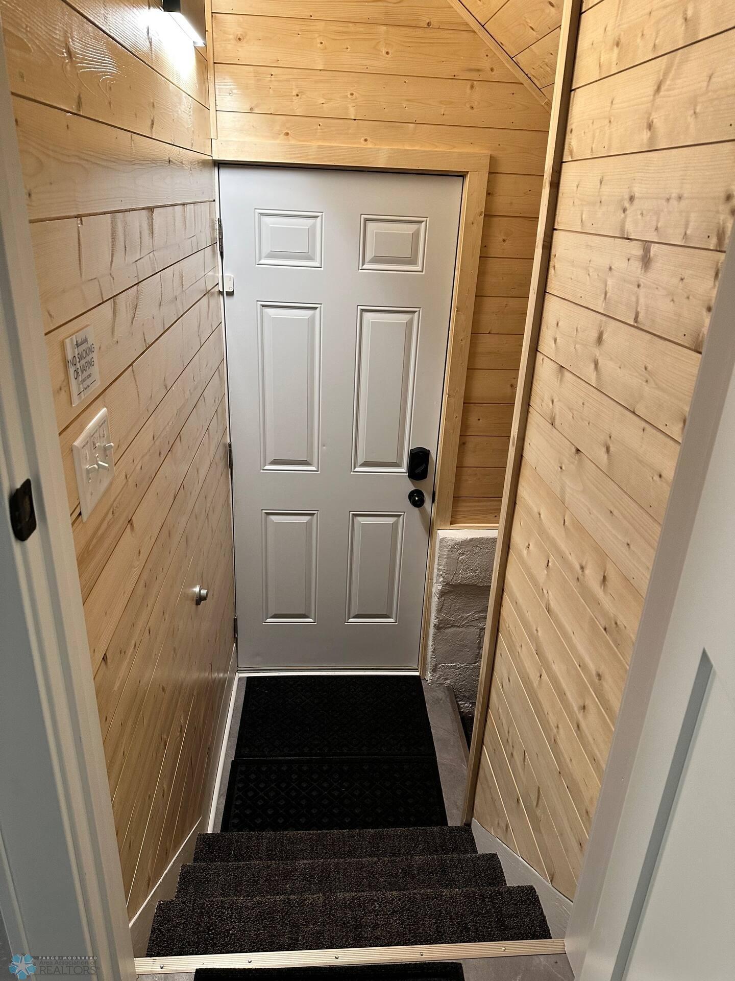 1004 Rear entrance