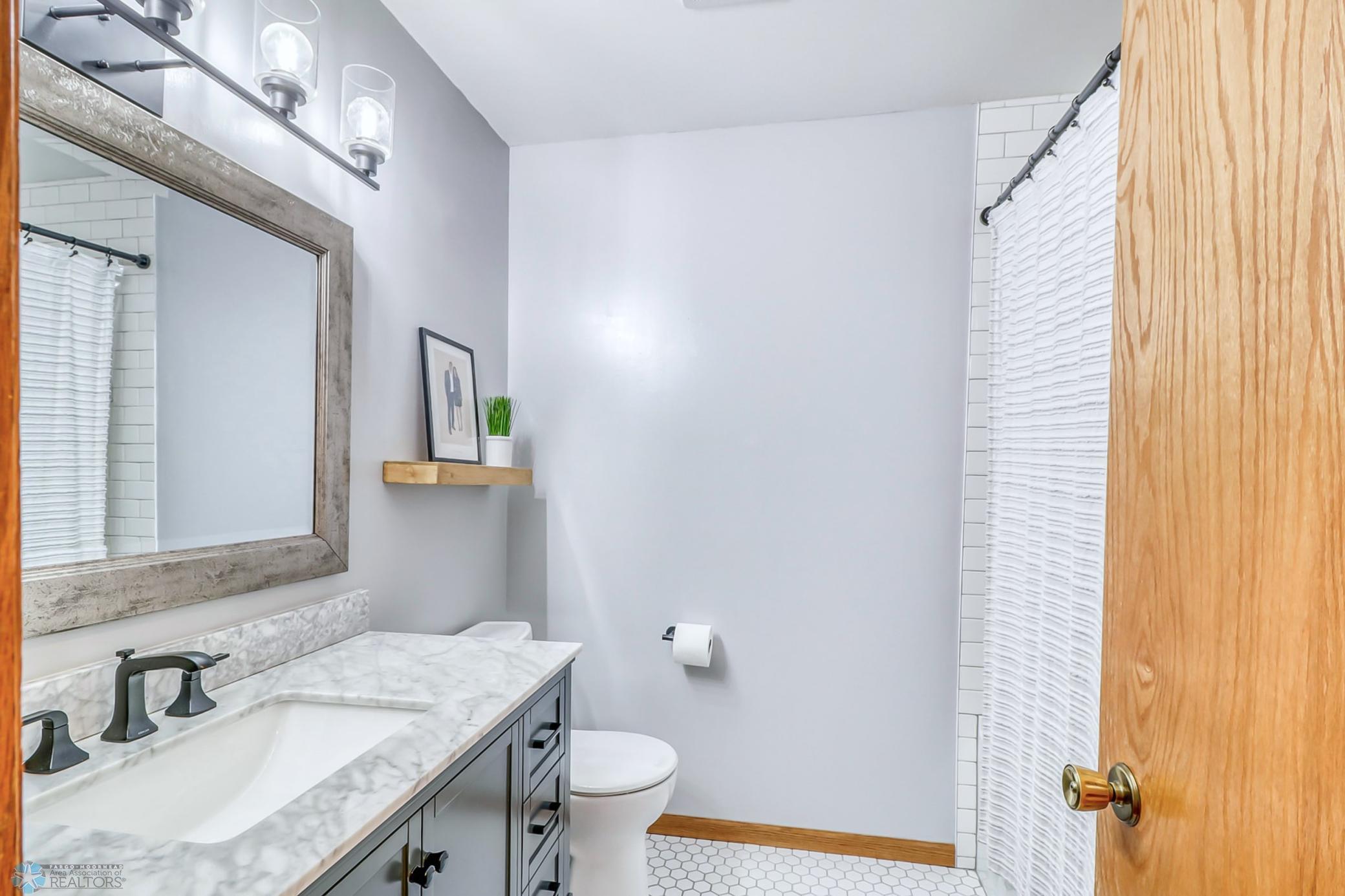 Bathroom1_0.jpg
