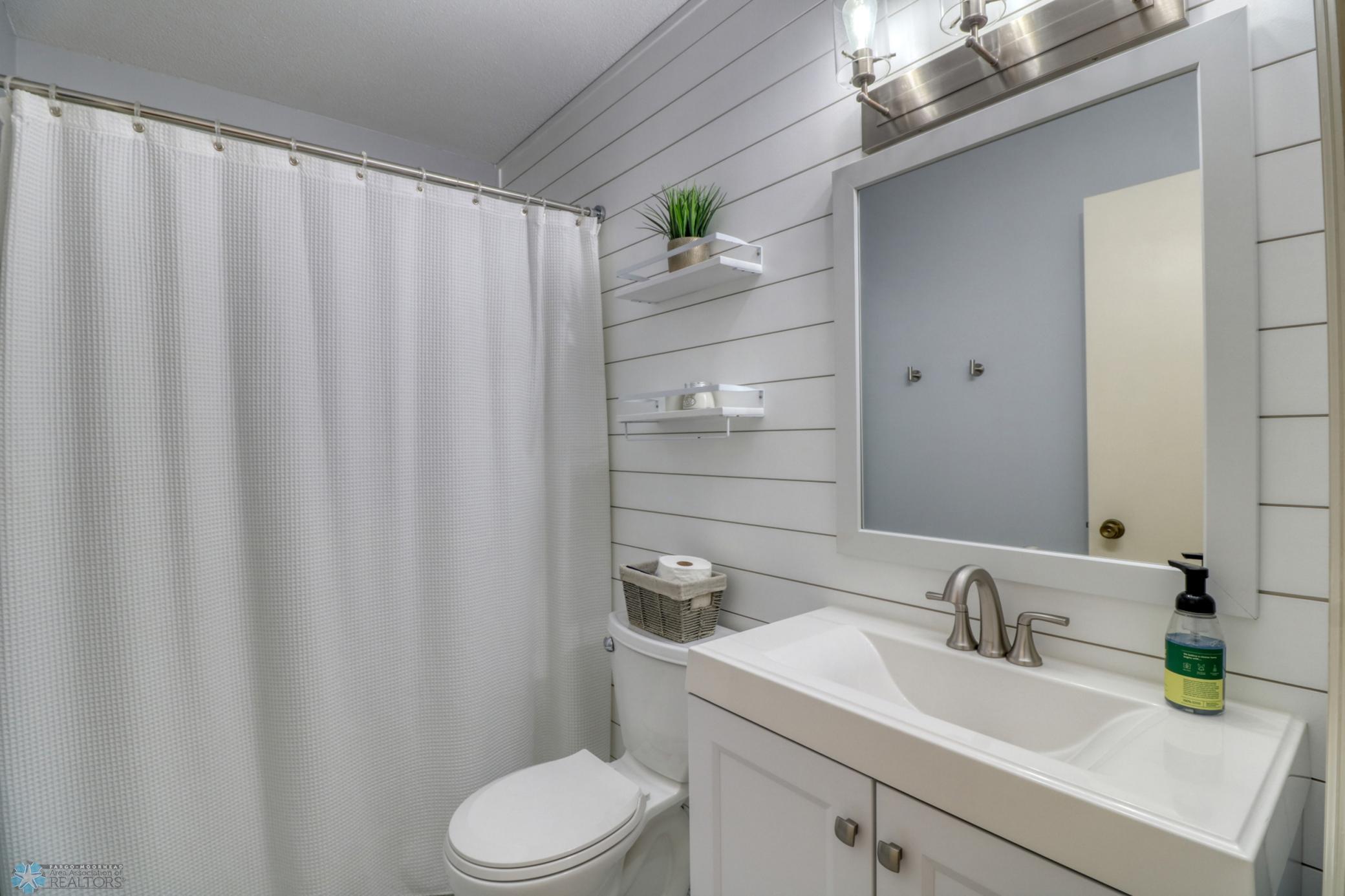Primary Bathroom1_1.jpg