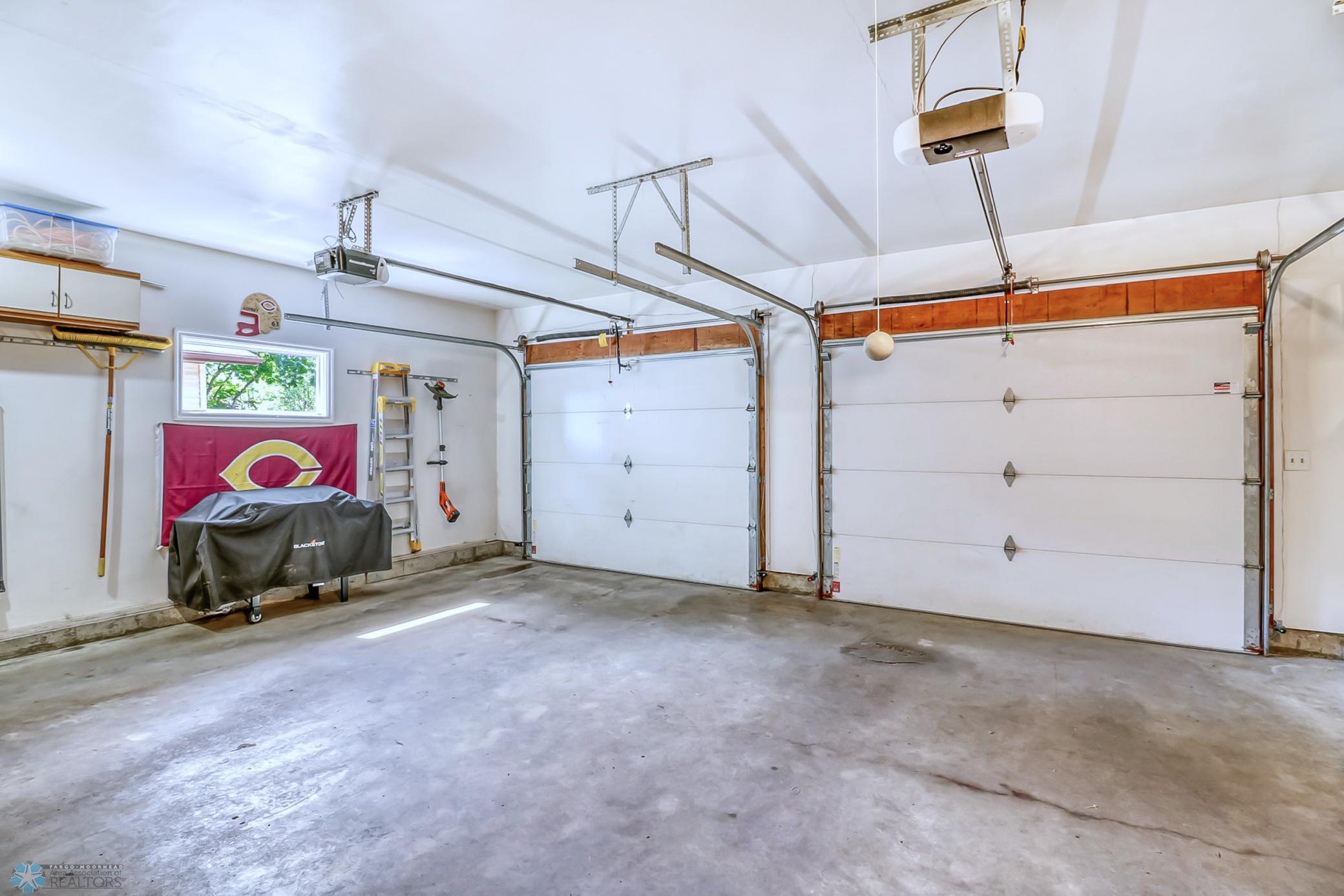 Garage1_1.jpg