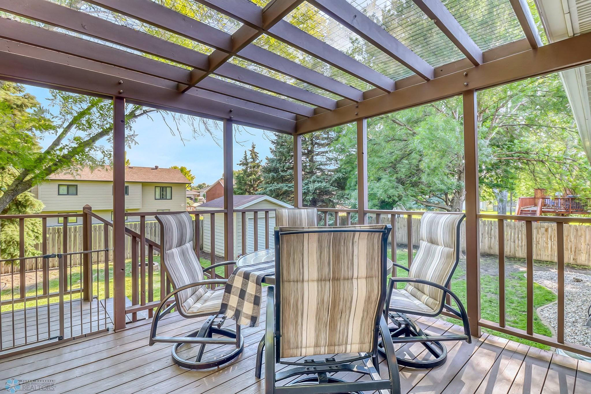 Backyard_deck1_1.jpg