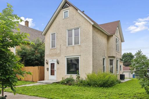 1371 Thomas Avenue, Saint Paul, MN 55104