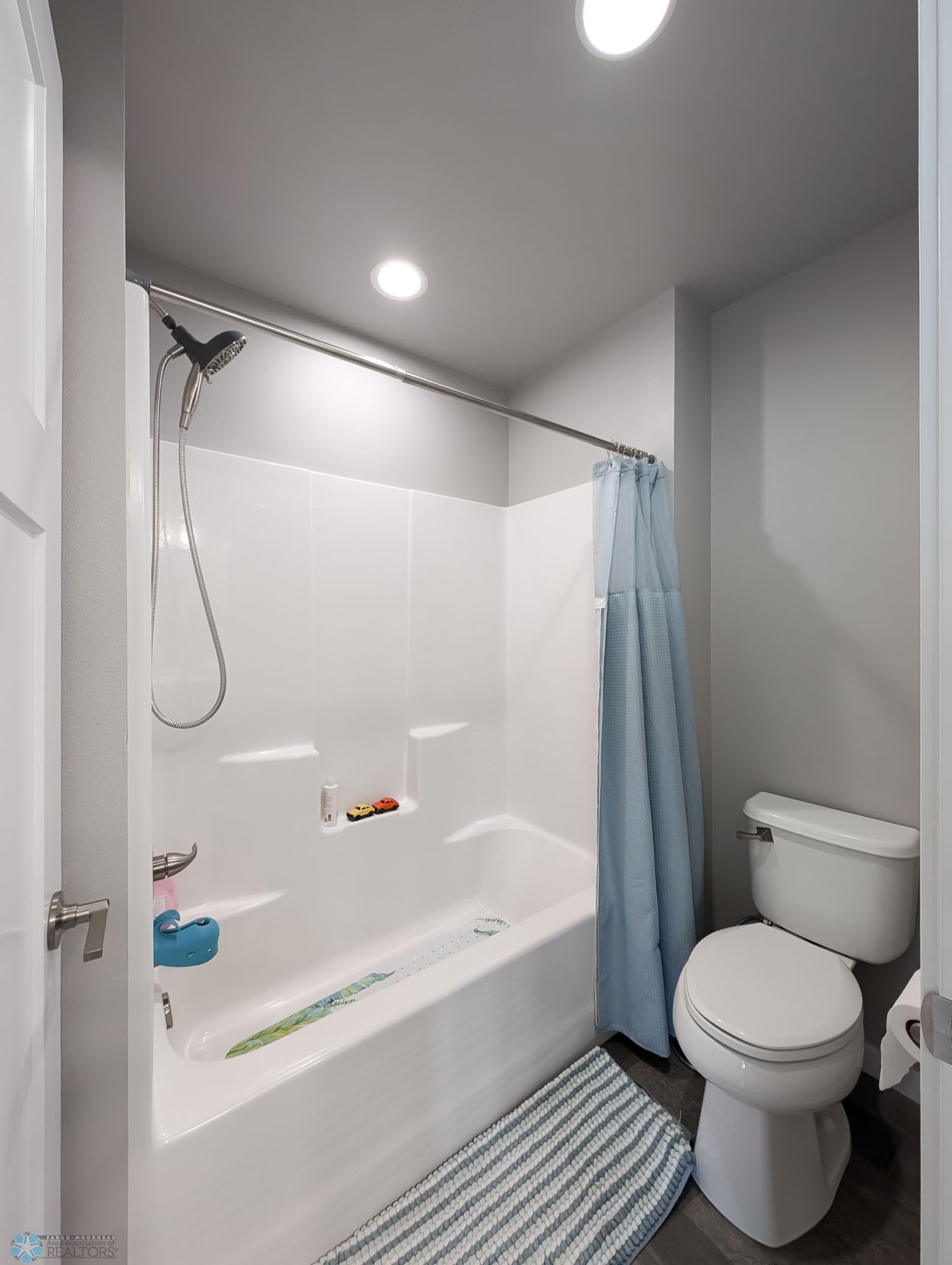 L2P037-172936467.jpg