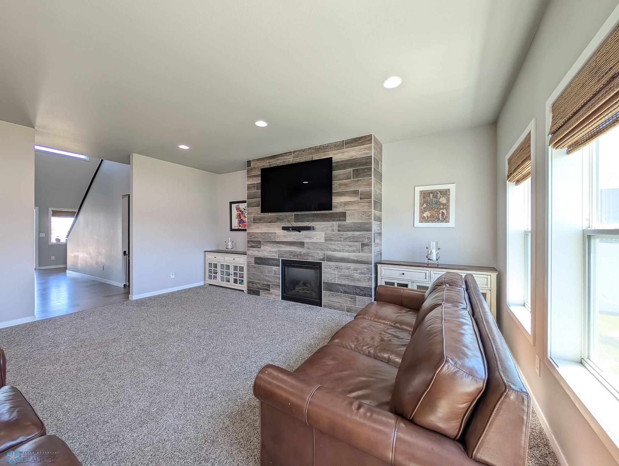 L2P006-174205452.jpg