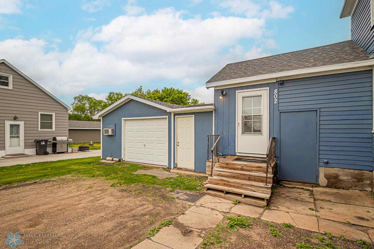 Garage access/Mudroom access