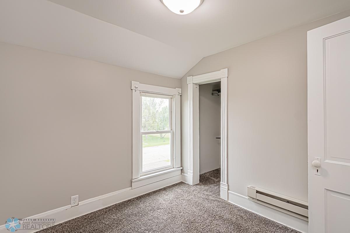 2nd bedroom (2nd story)