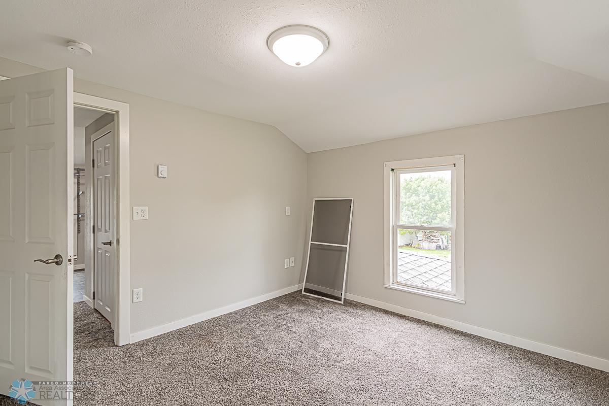 3rd bedroom (2nd story)