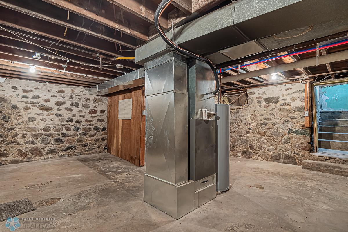 Basement (utility room)